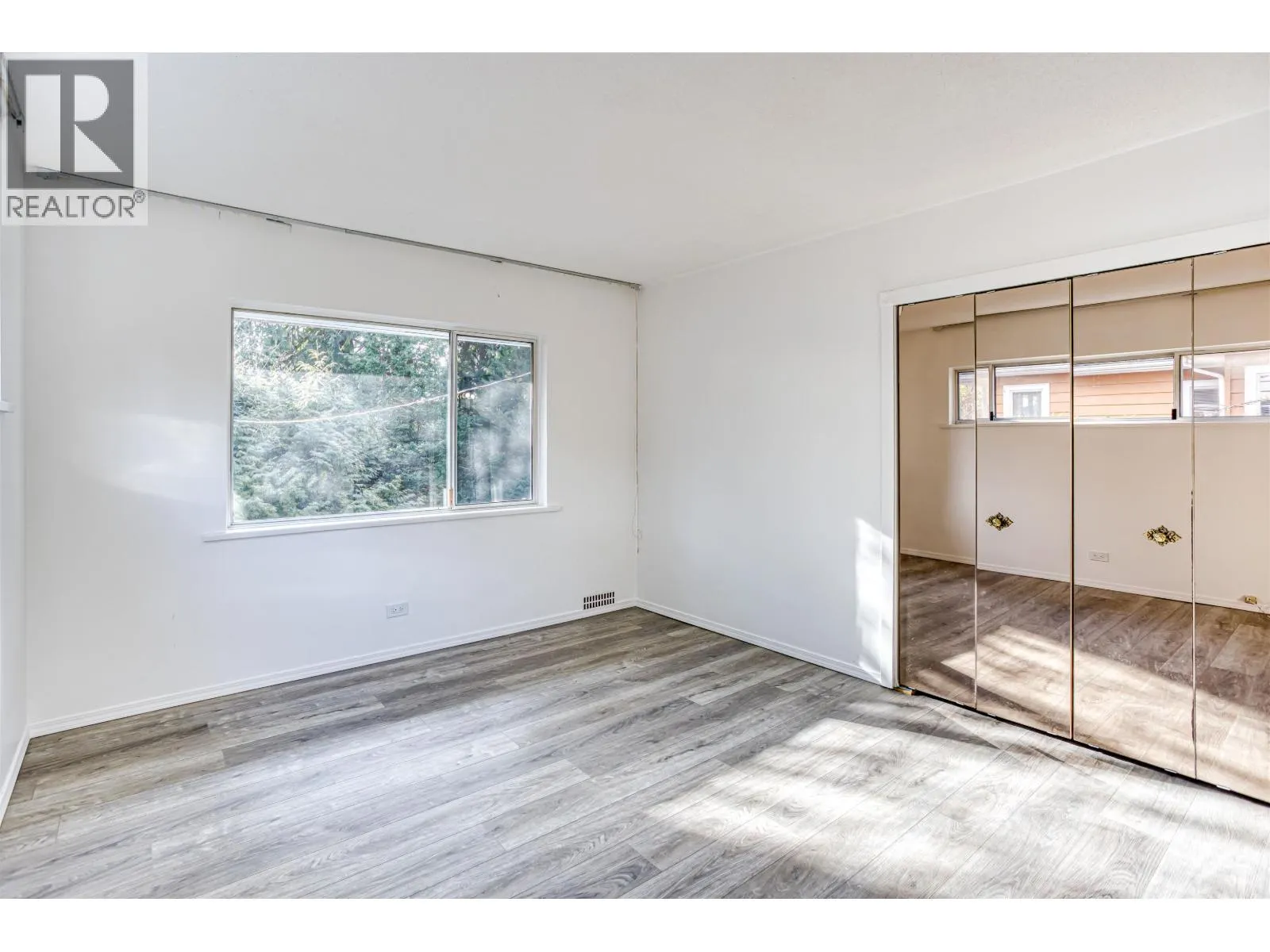 1025 RIDGEWOOD DRIVE