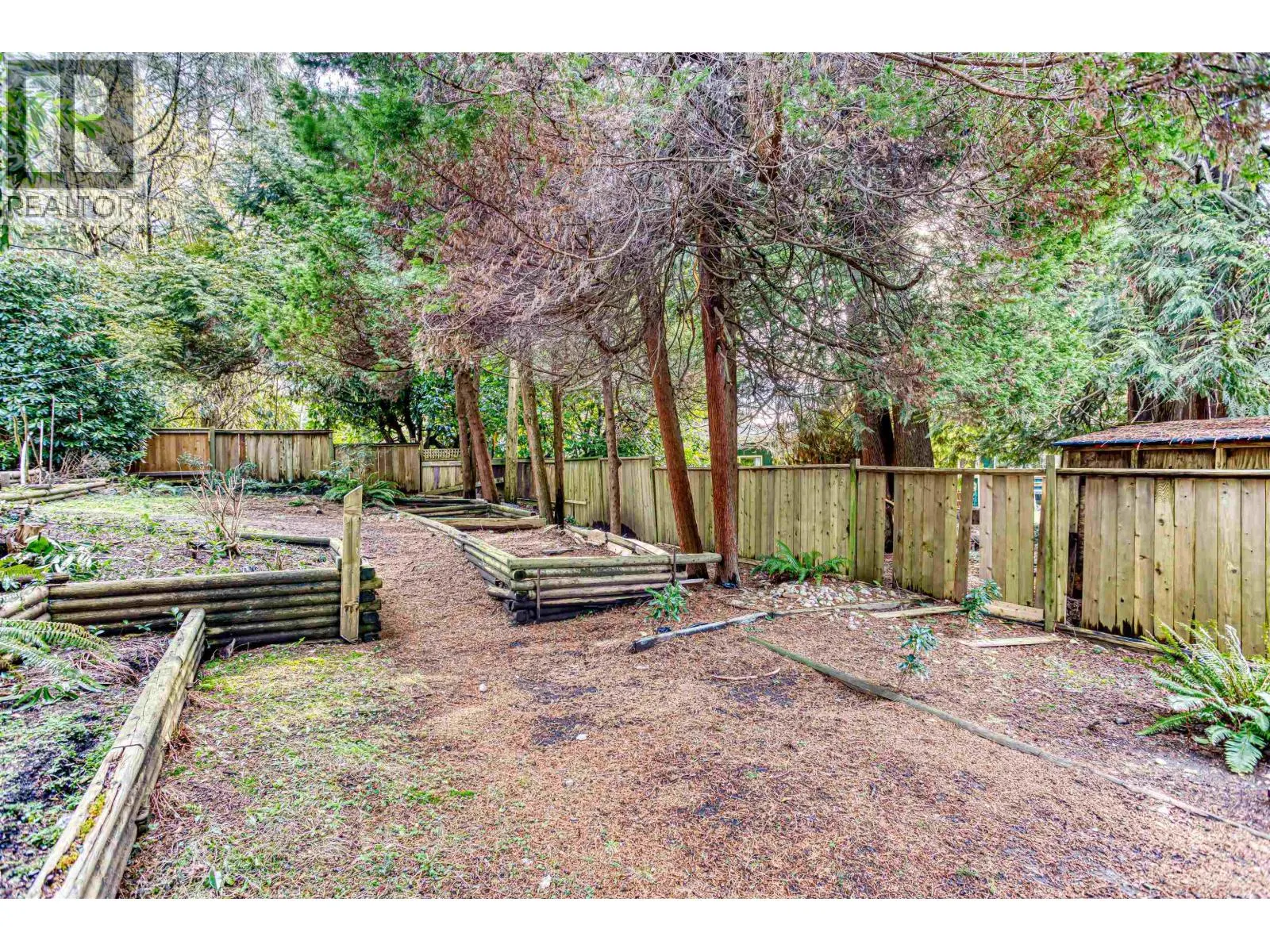 1025 RIDGEWOOD DRIVE
