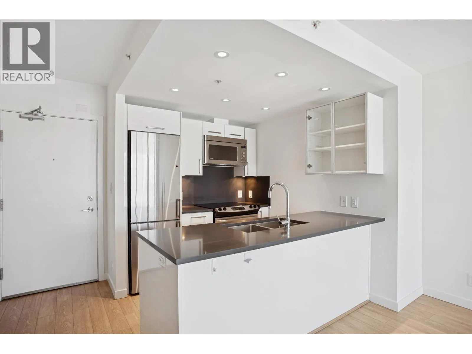 653 955 E HASTINGS STREET