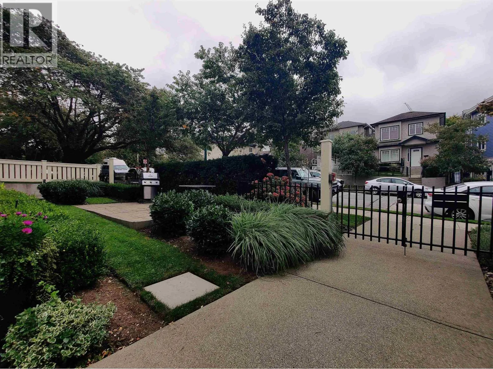 2055 TRIUMPH STREET