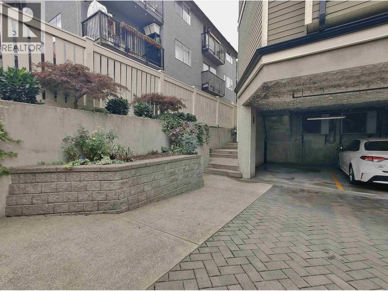 2055 TRIUMPH STREET