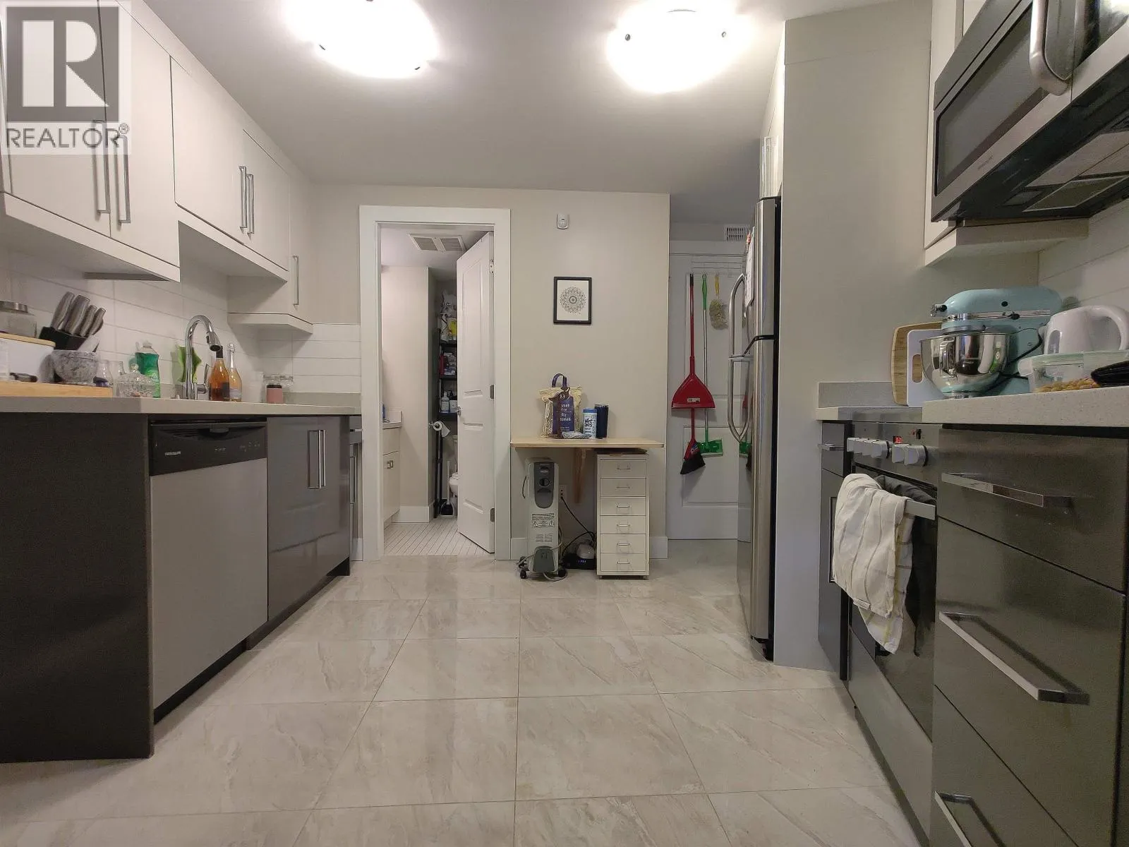 2055 TRIUMPH STREET