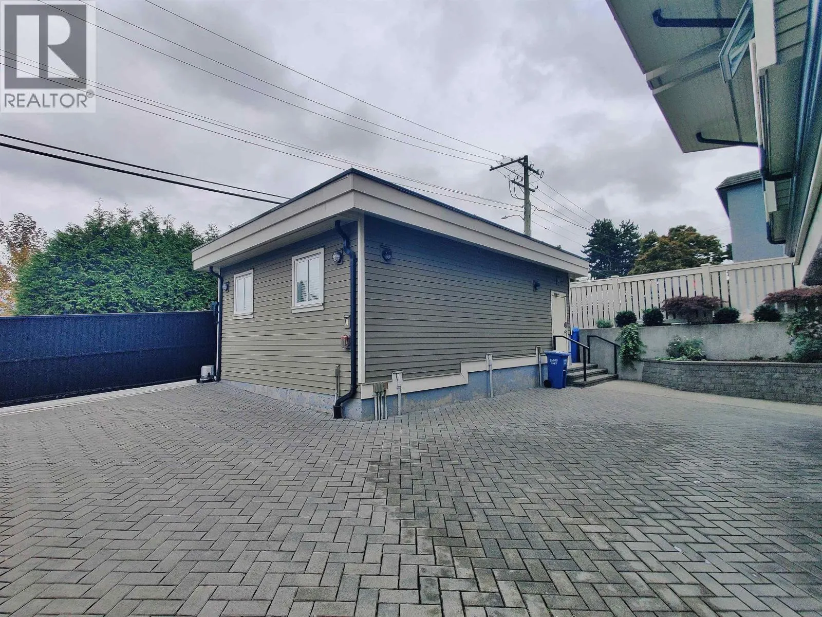 2055 TRIUMPH STREET
