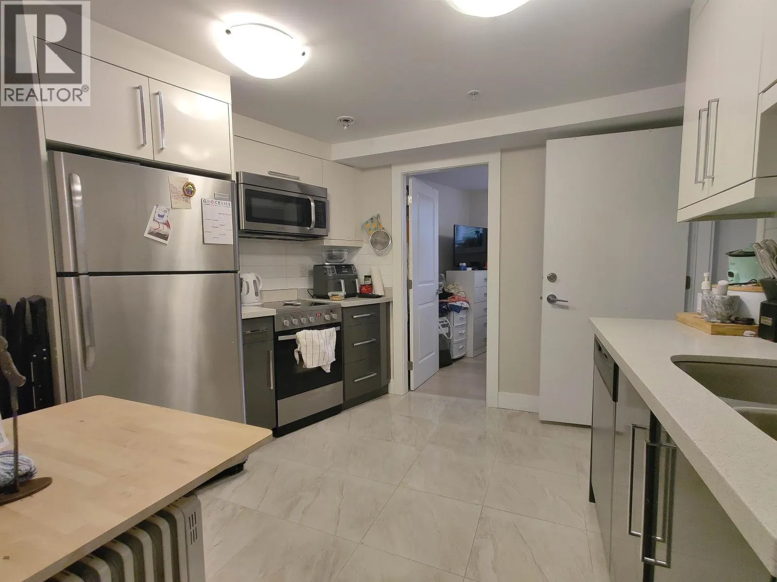 2055 TRIUMPH STREET