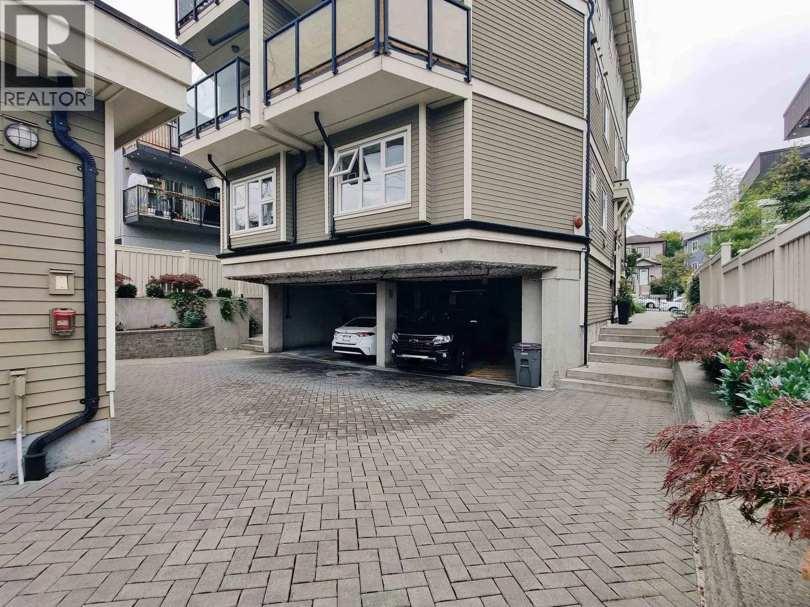 2055 TRIUMPH STREET