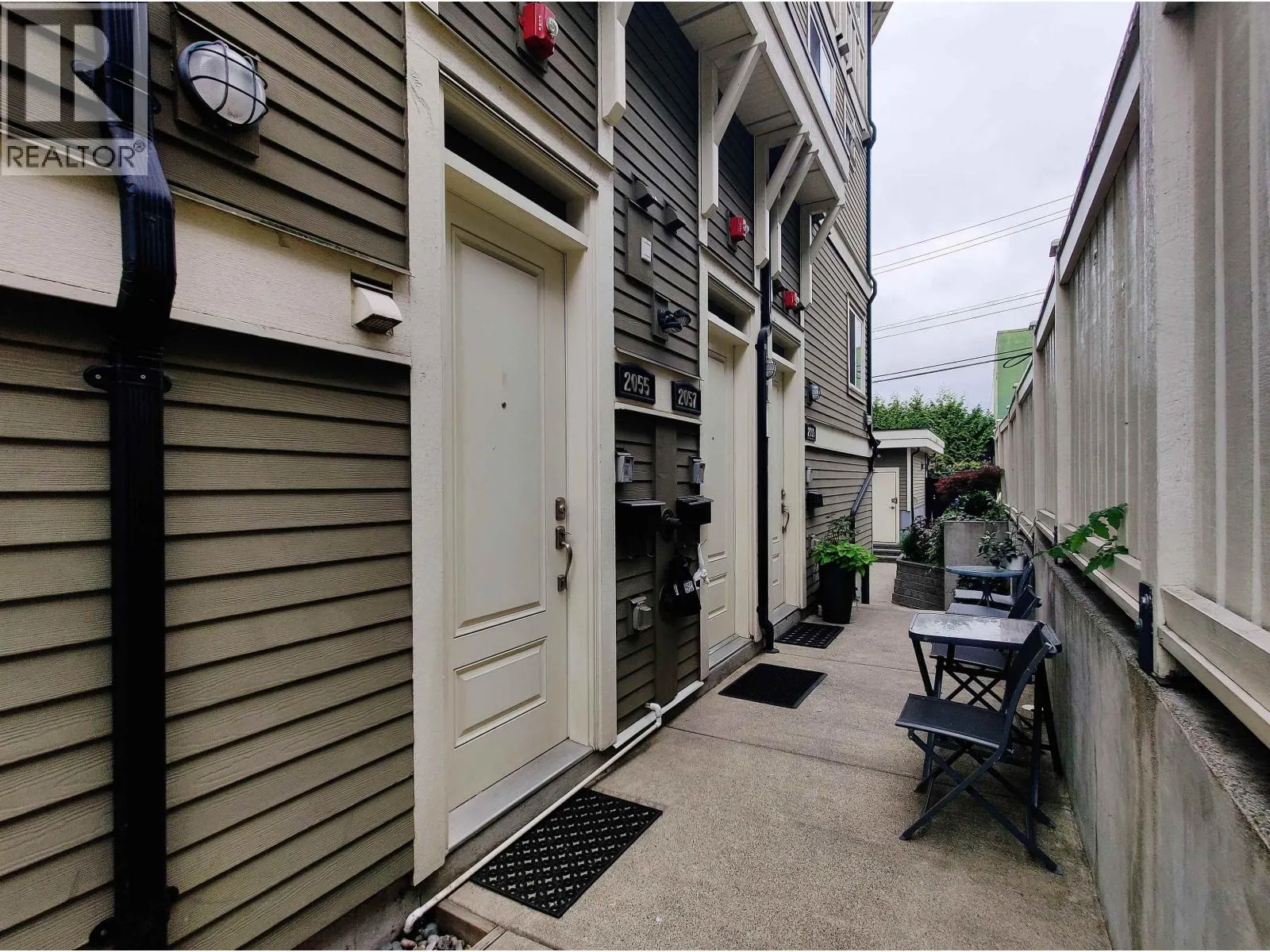2055 TRIUMPH STREET