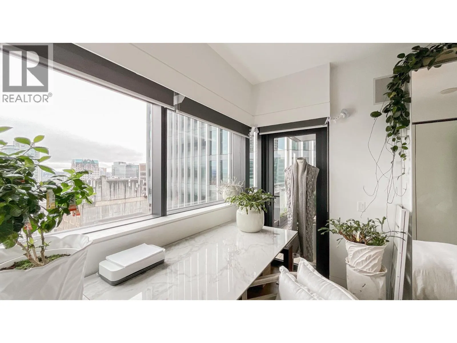 2005 838 W HASTINGS STREET