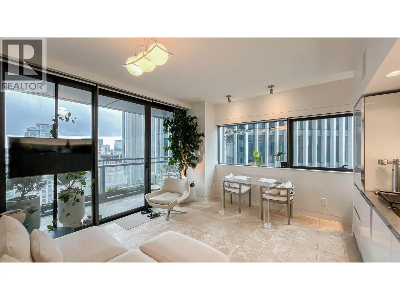 2005 838 W HASTINGS STREET