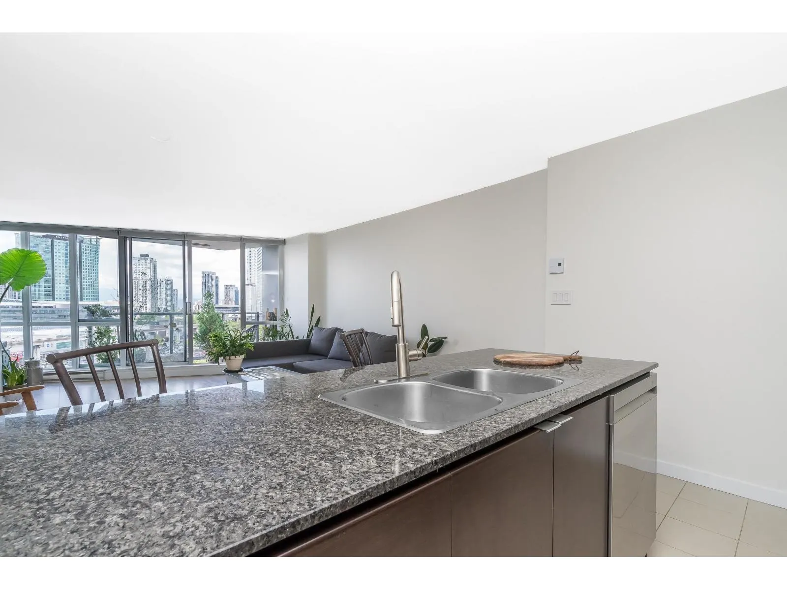 1102 13618 100 AVENUE