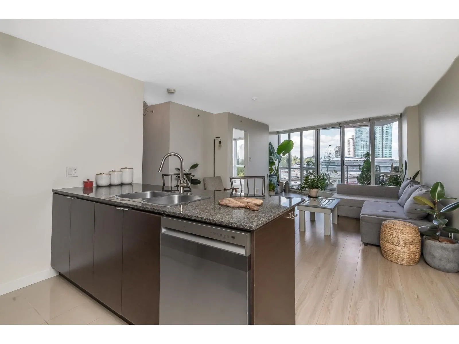 1102 13618 100 AVENUE