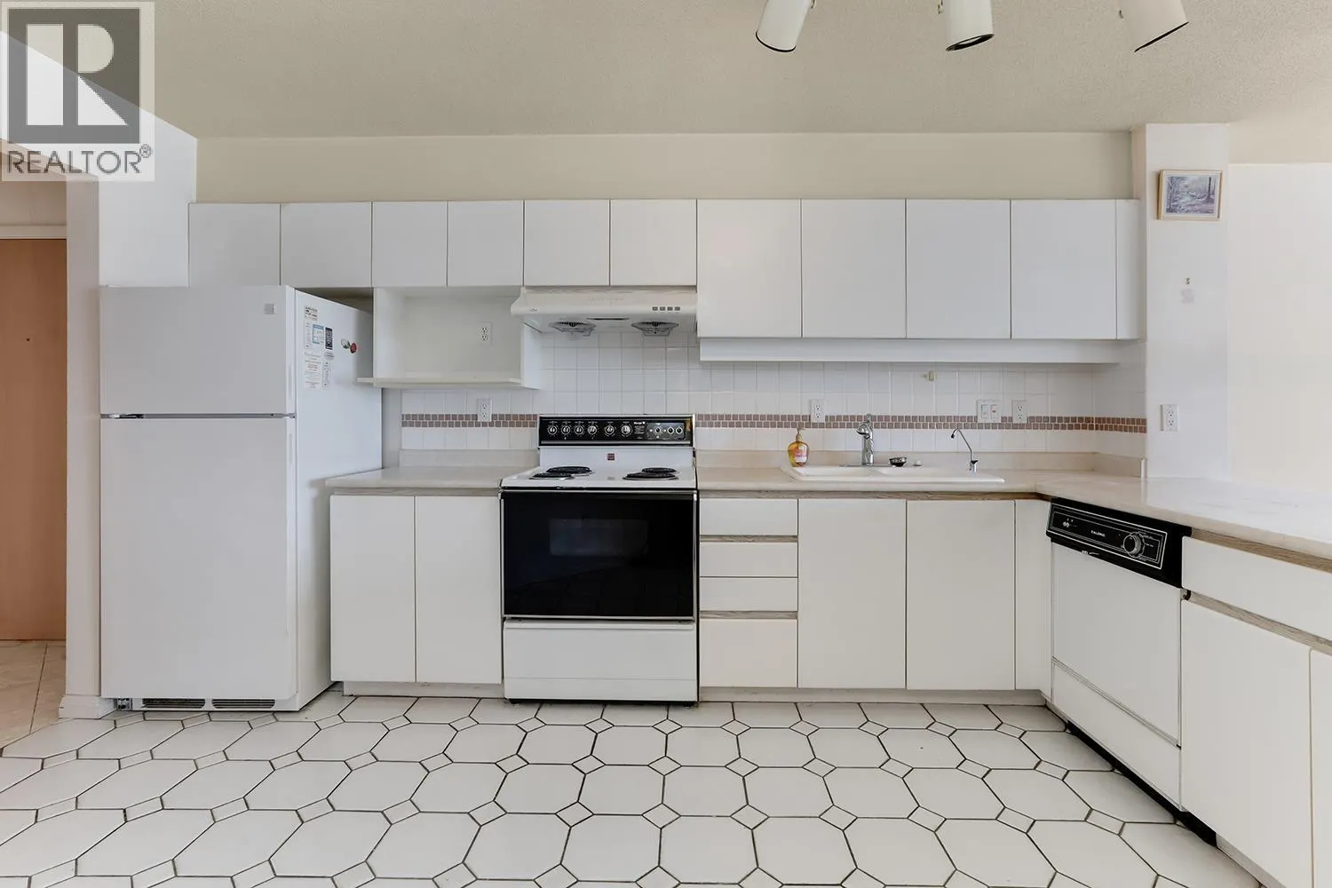 806 1245 QUAYSIDE DRIVE