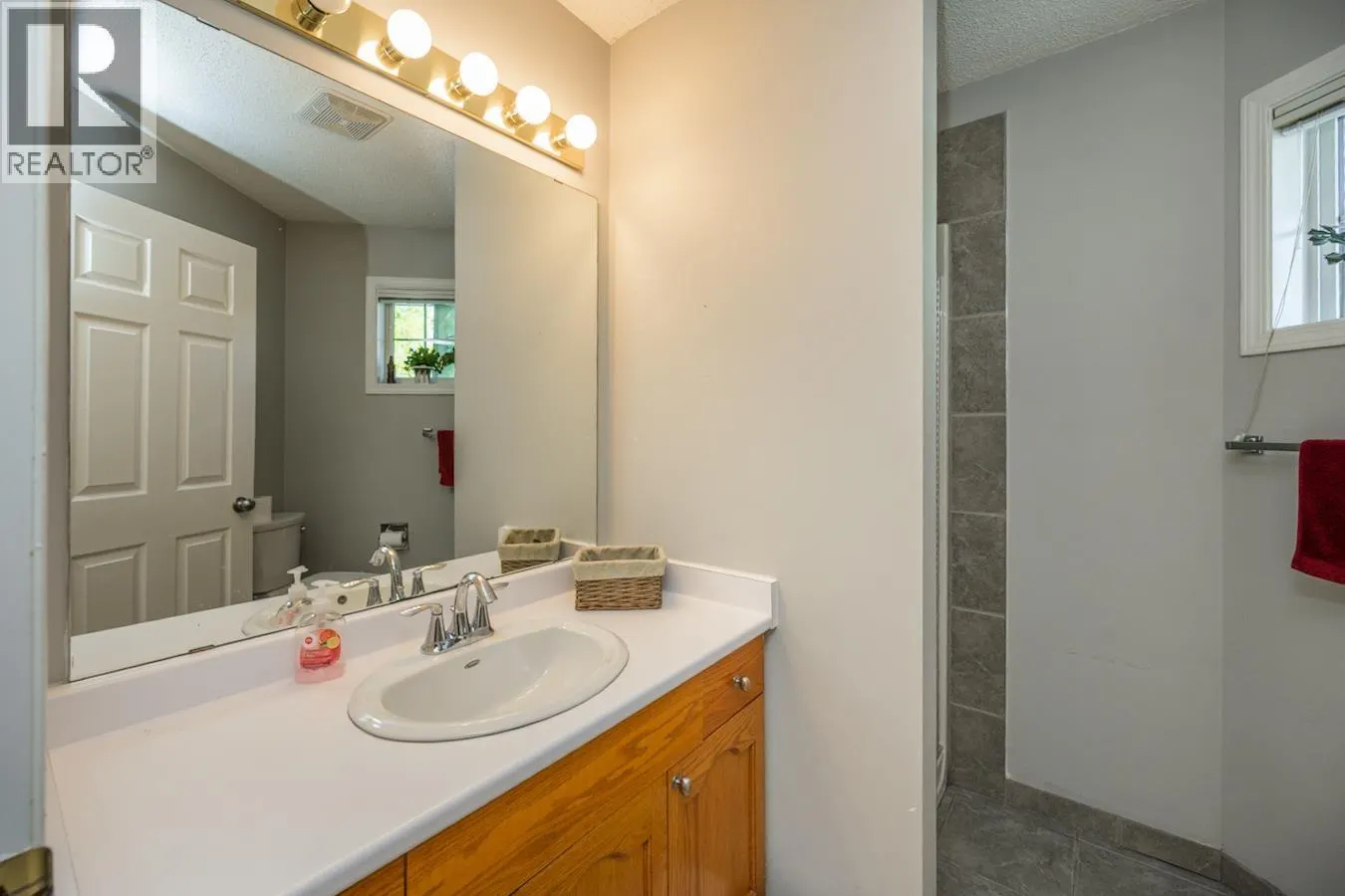 102 3233 MCGILL CRESCENT