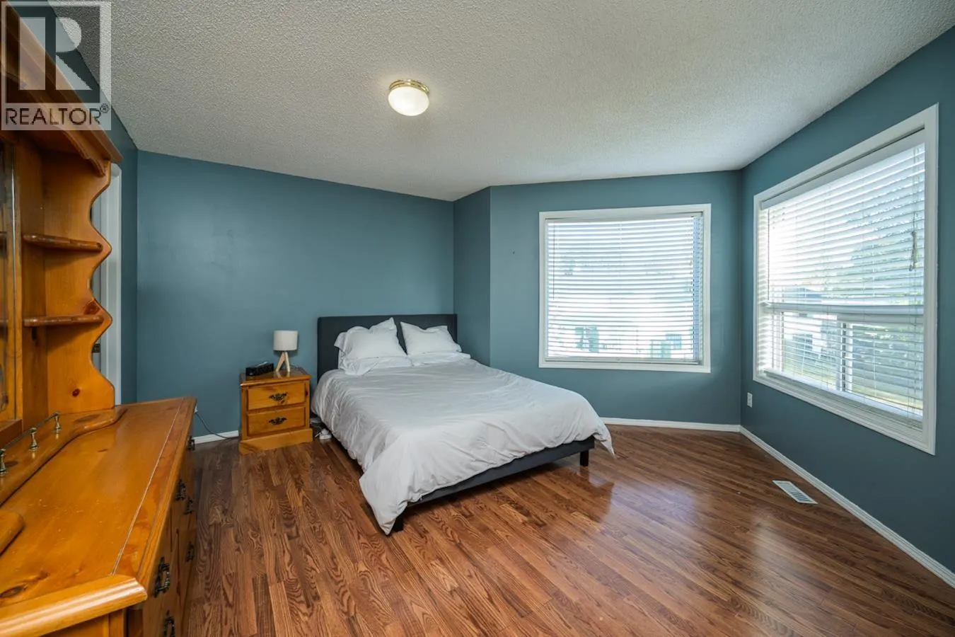 102 3233 MCGILL CRESCENT