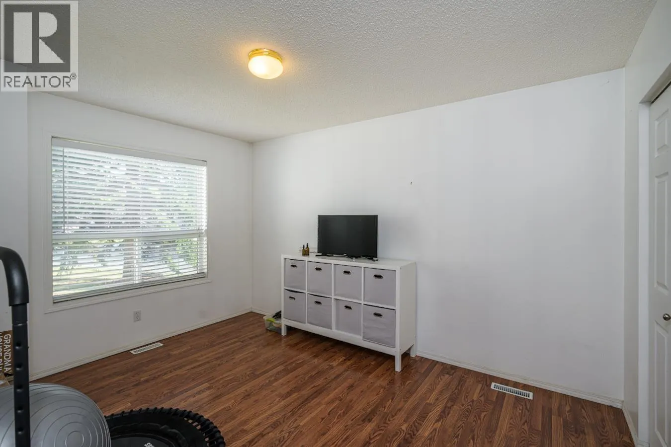 102 3233 MCGILL CRESCENT