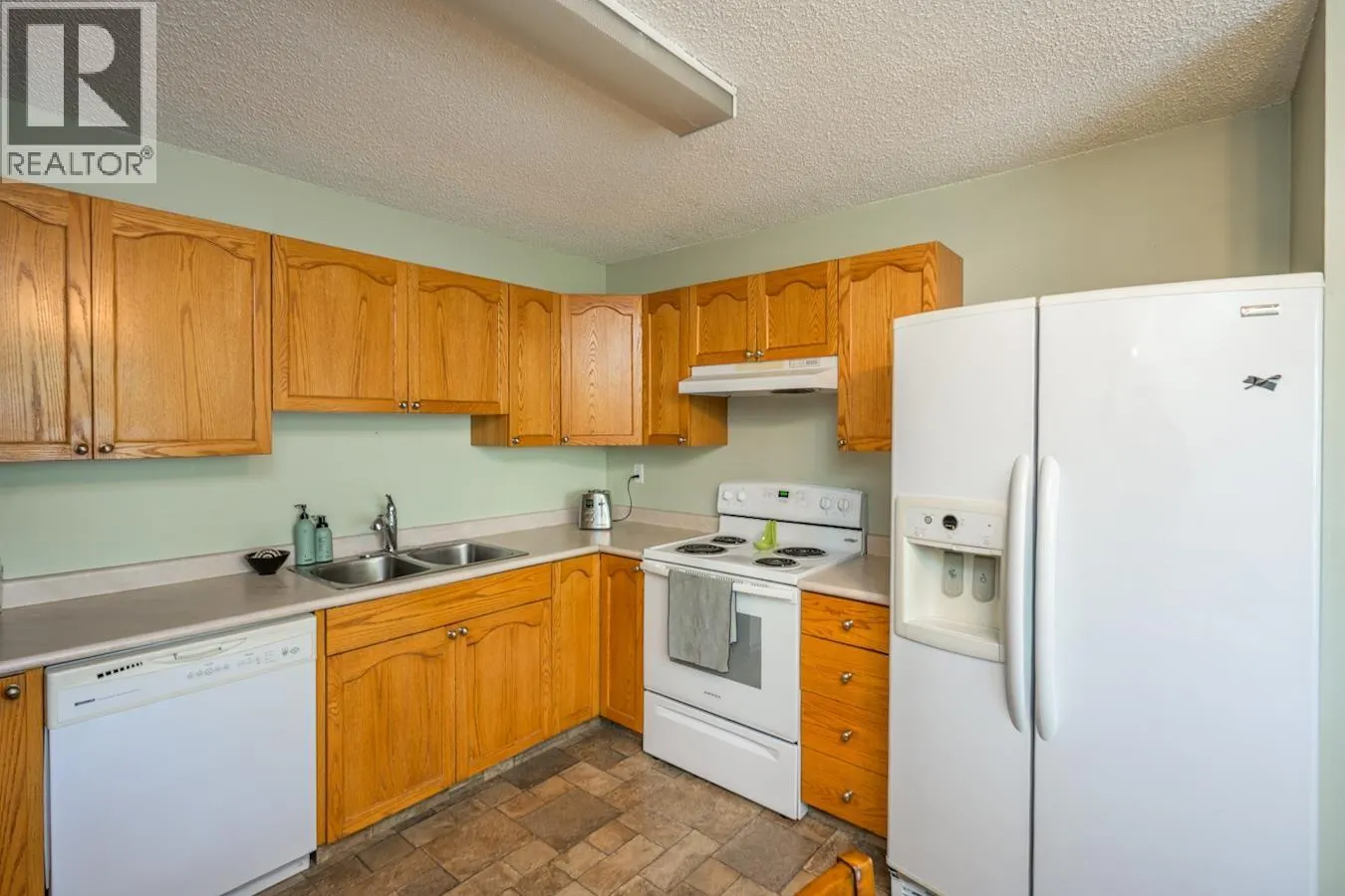 102 3233 MCGILL CRESCENT