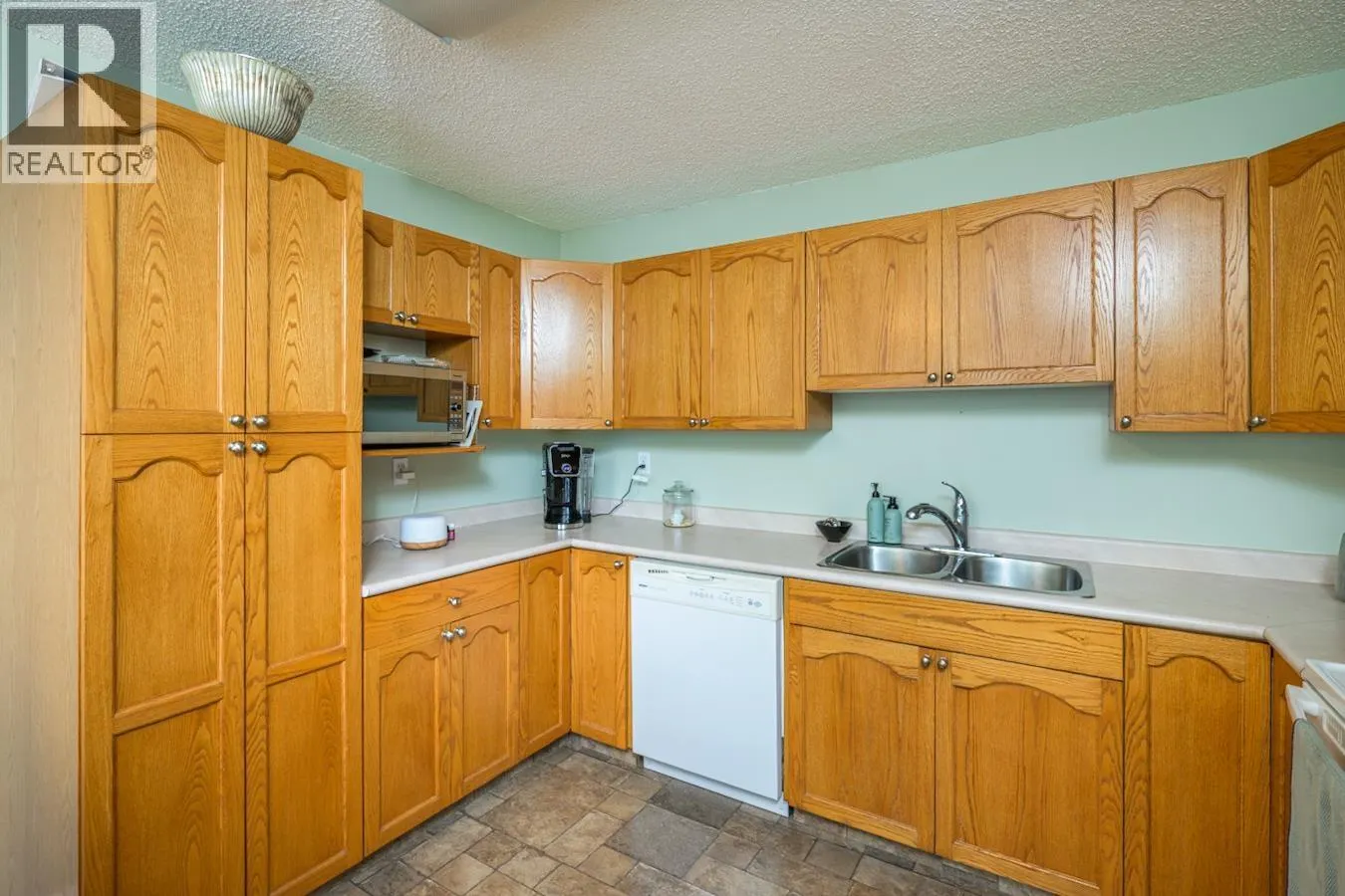 102 3233 MCGILL CRESCENT
