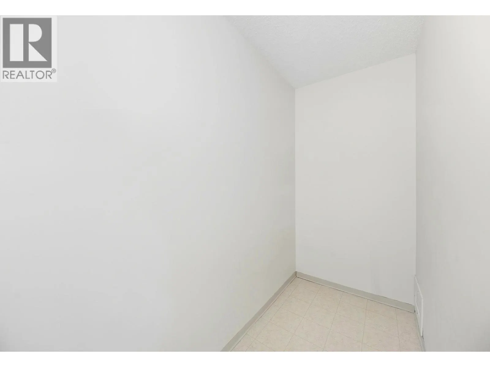313 8700 ACKROYD ROAD