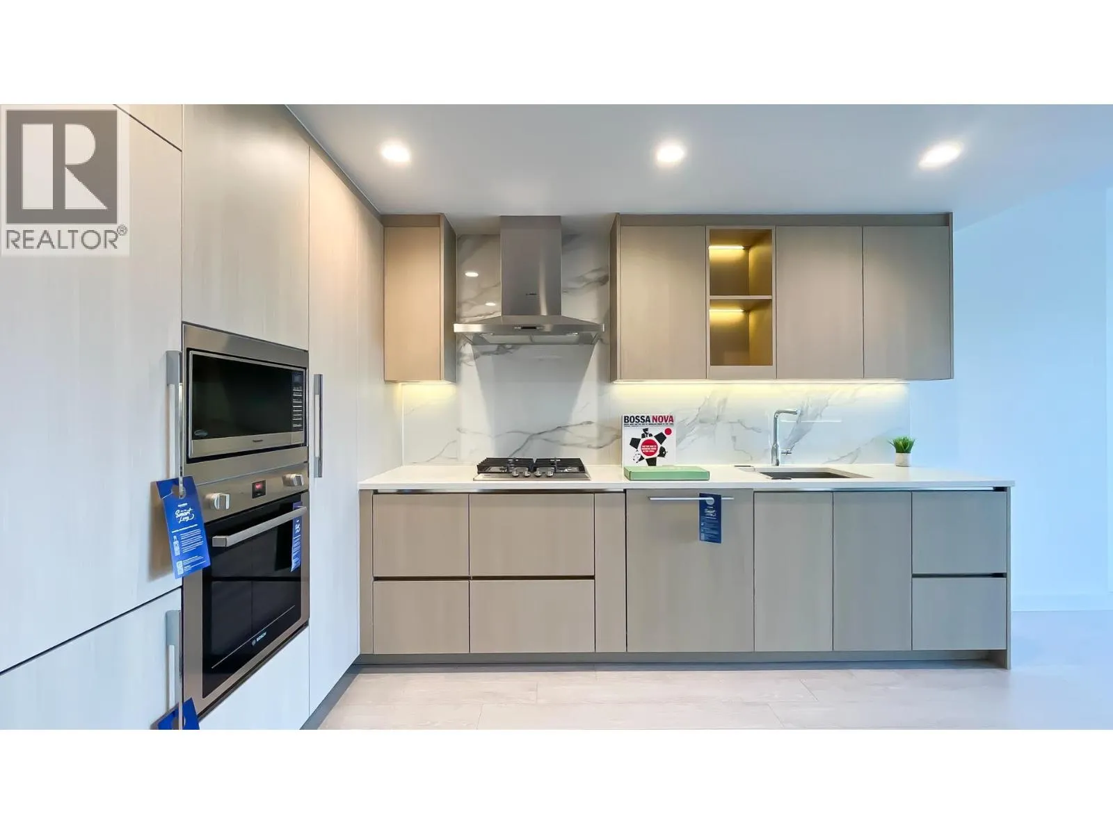 1106 4890 LOUGHEED HIGHWAY