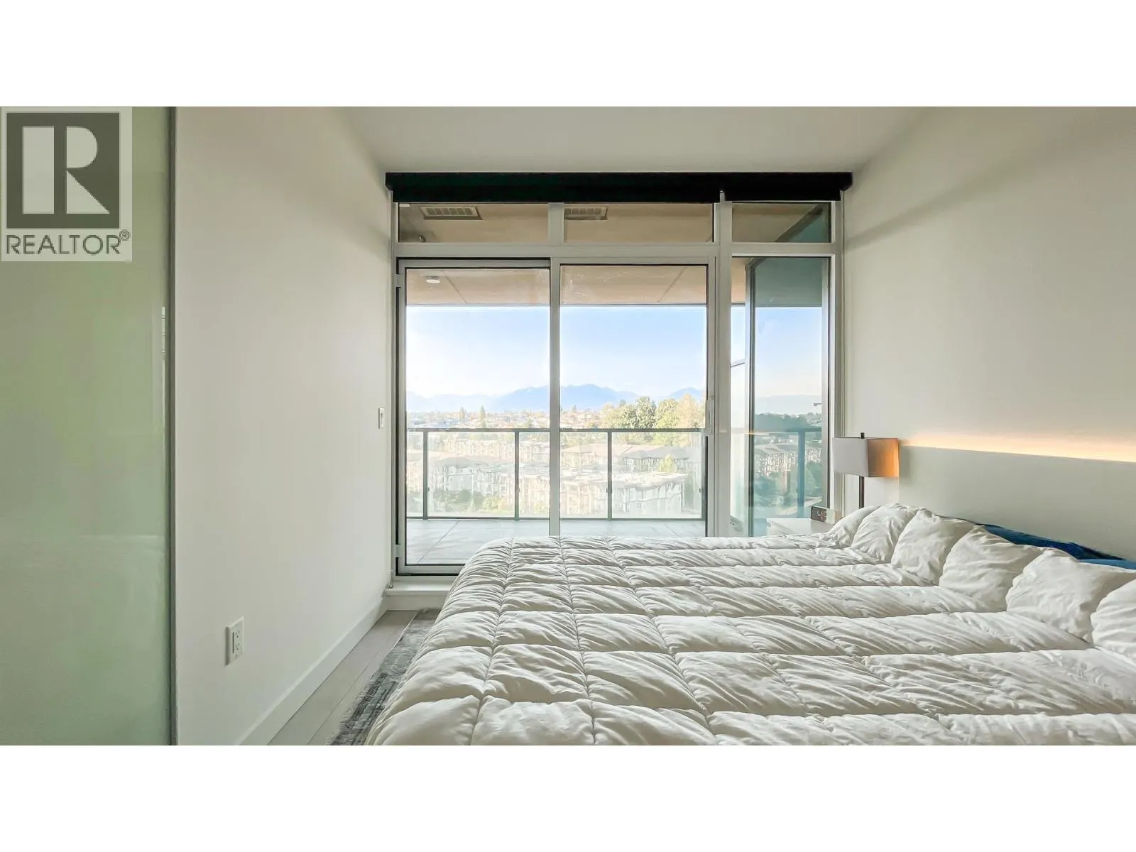 1106 4890 LOUGHEED HIGHWAY