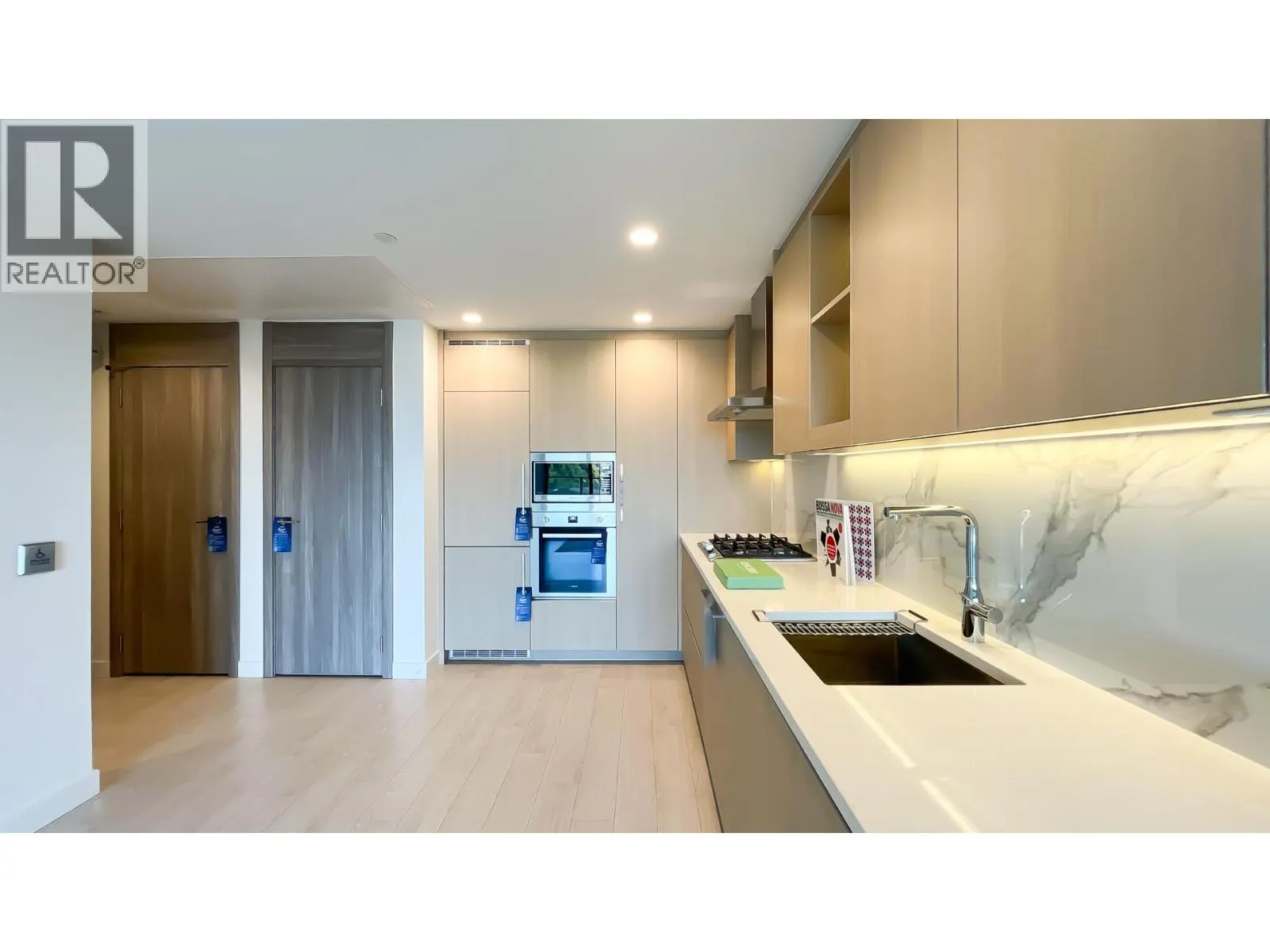 1106 4890 LOUGHEED HIGHWAY