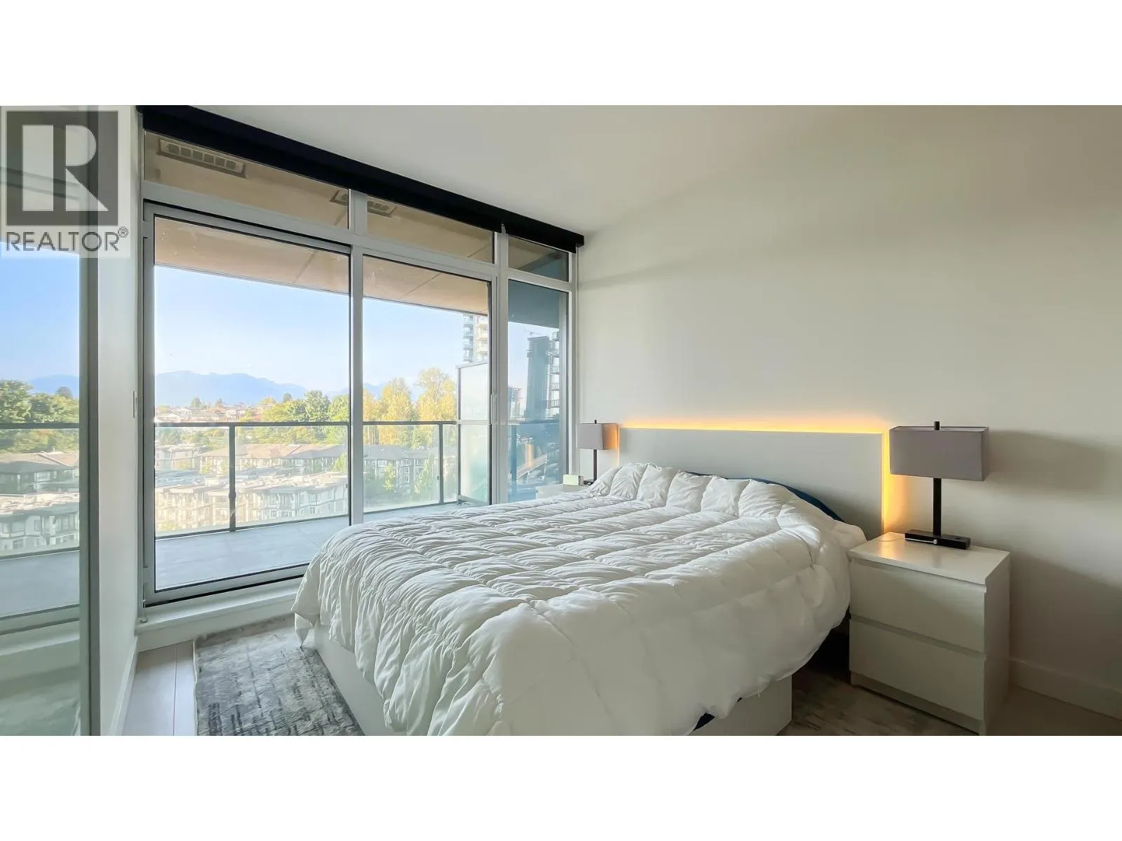 1106 4890 LOUGHEED HIGHWAY