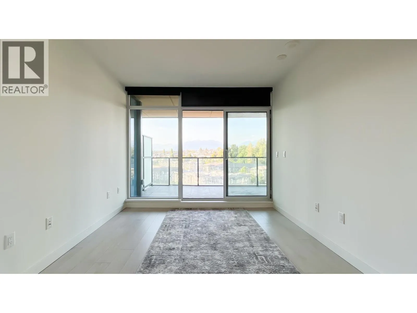 1106 4890 LOUGHEED HIGHWAY