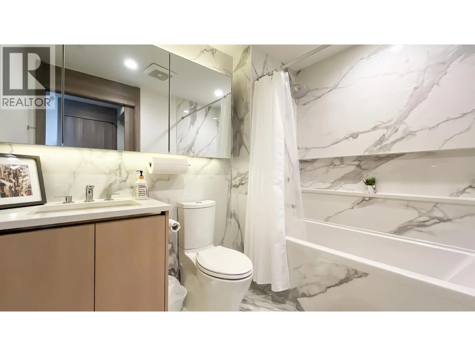 1106 4890 LOUGHEED HIGHWAY