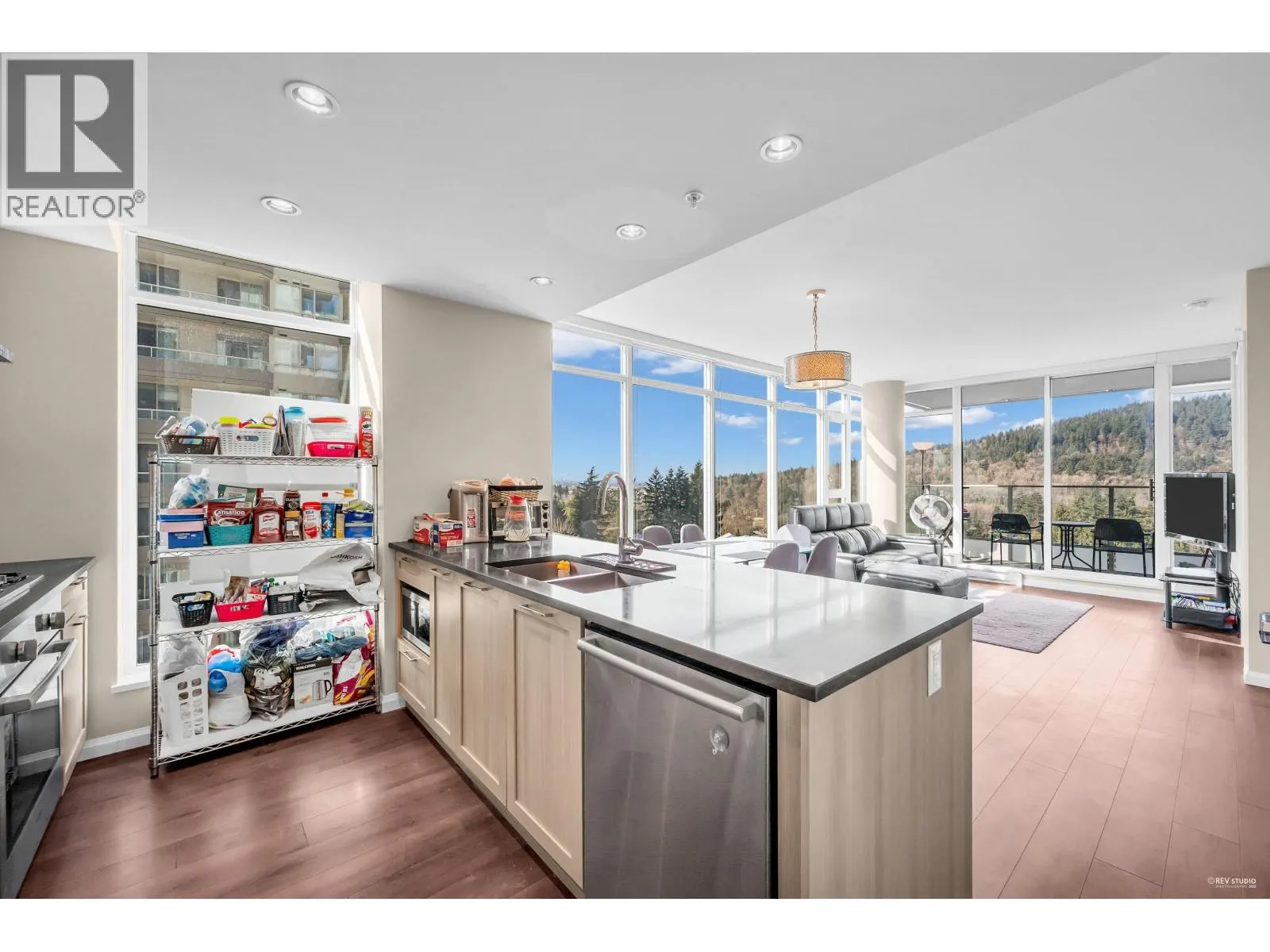 1002 520 COMO LAKE AVENUE