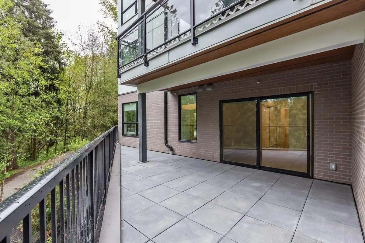 103 3182 GLADWIN RD