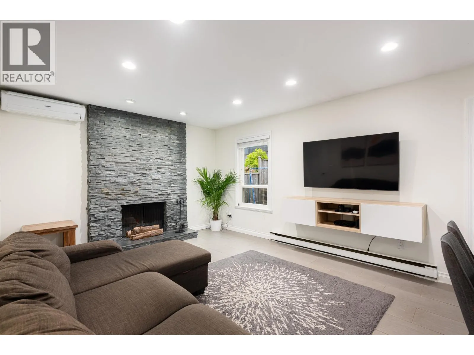 1005 ALPINE PLACE