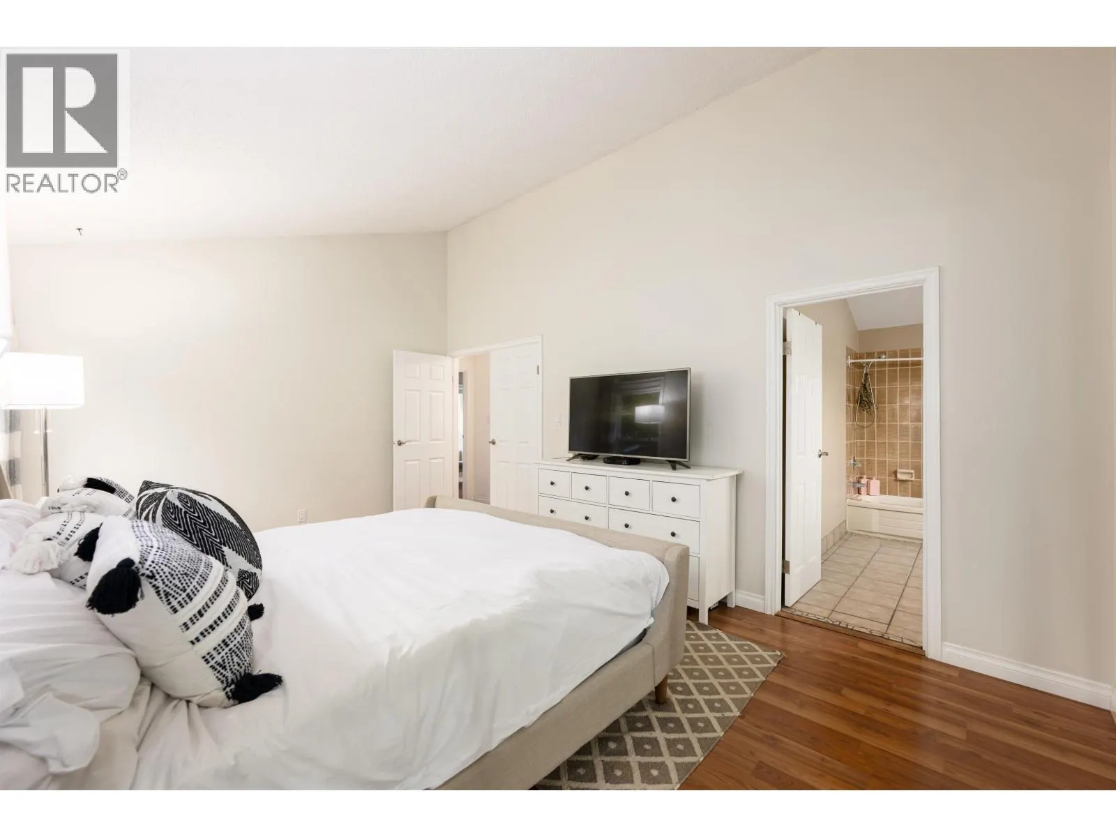 1005 ALPINE PLACE