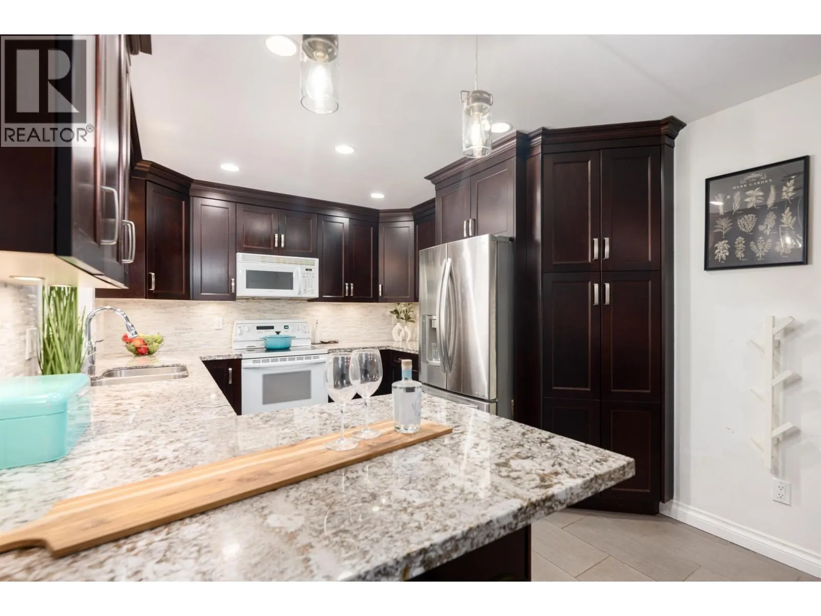 1005 ALPINE PLACE