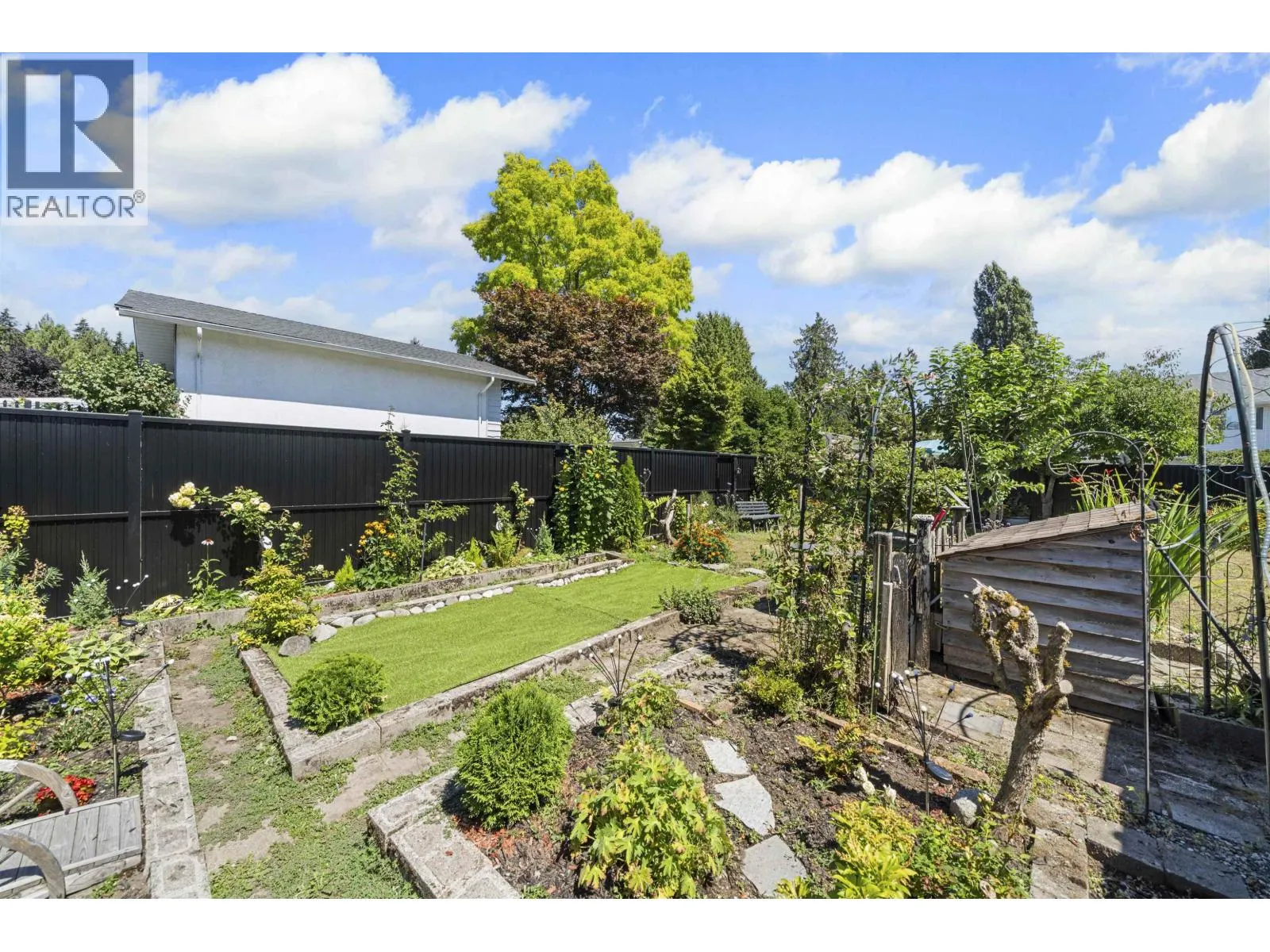 1121 PRAIRIE AVENUE