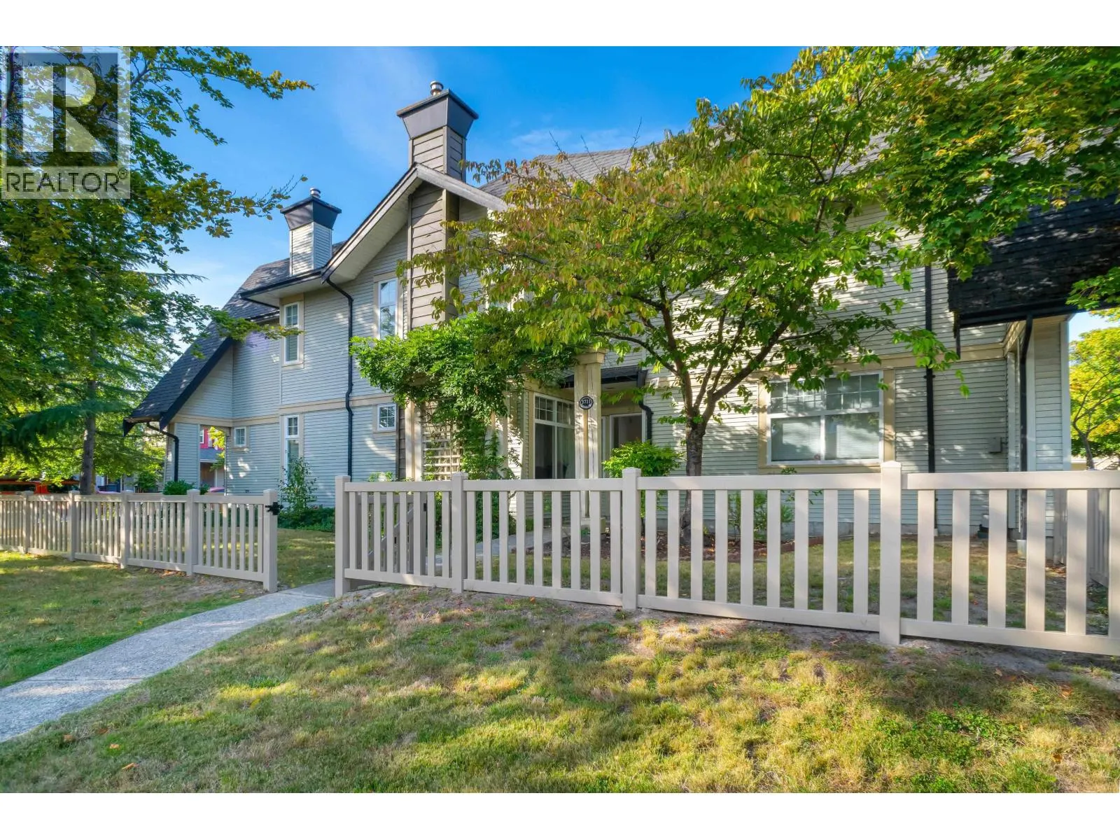 57 3711 ROBSON COURT