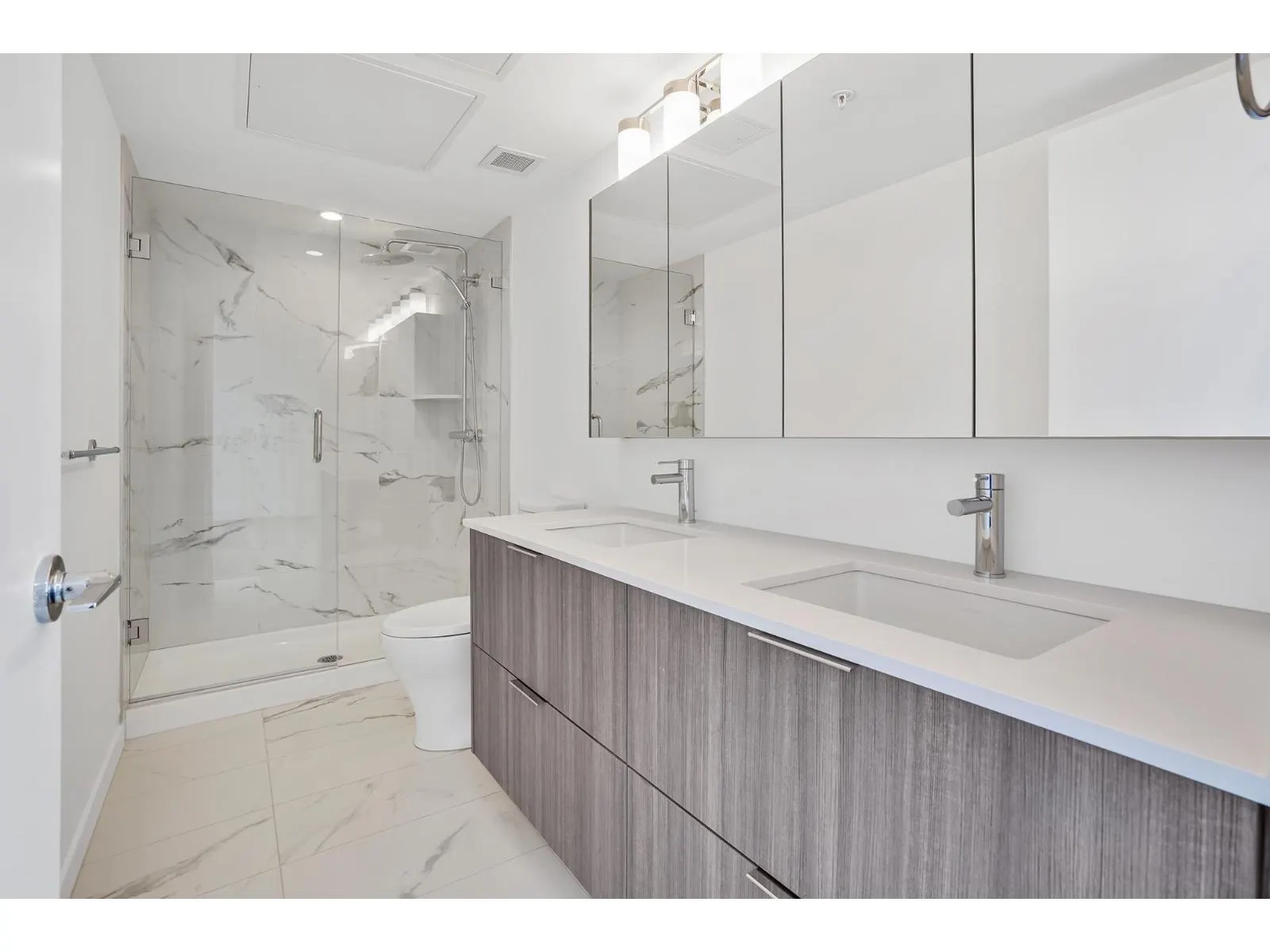 2602 10333 133 STREET
