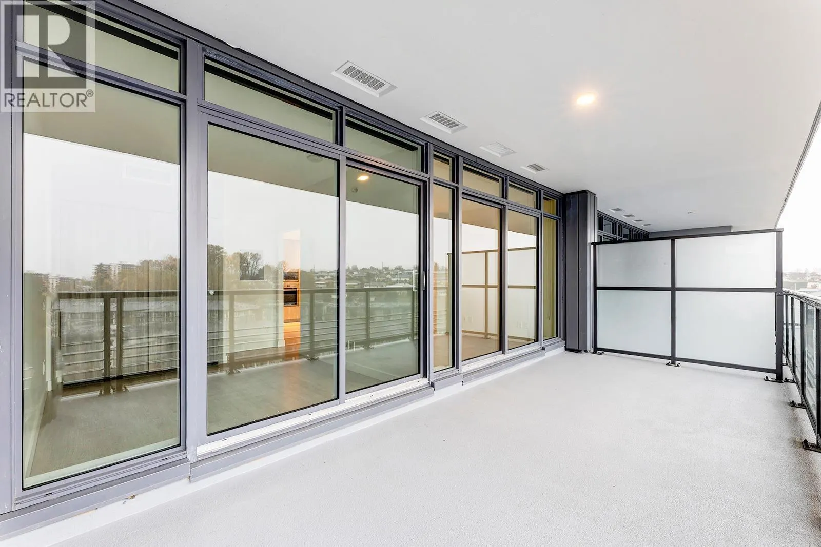 11XX 4720 LOUGHEED HIGHWAY
