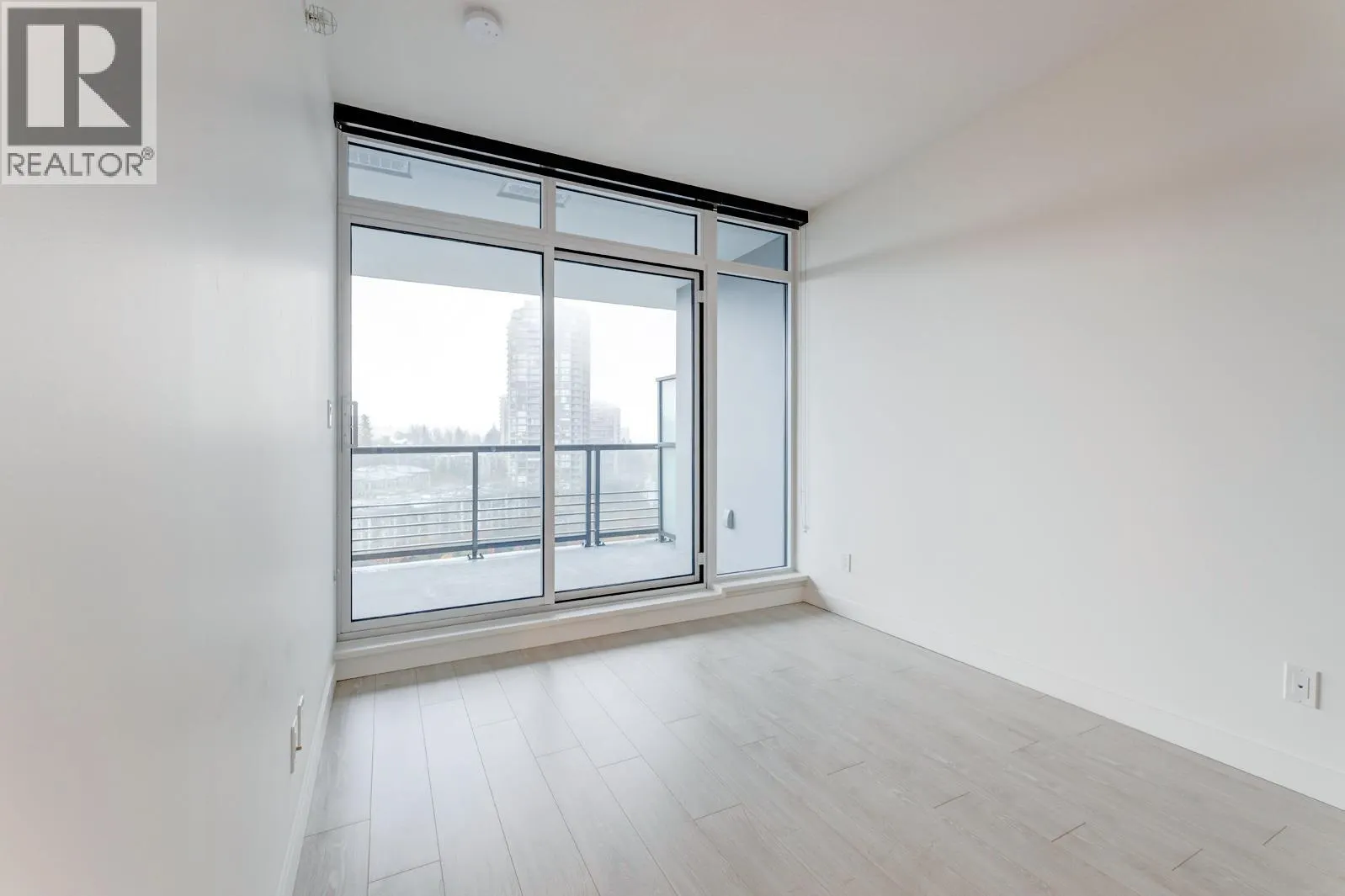 11XX 4720 LOUGHEED HIGHWAY