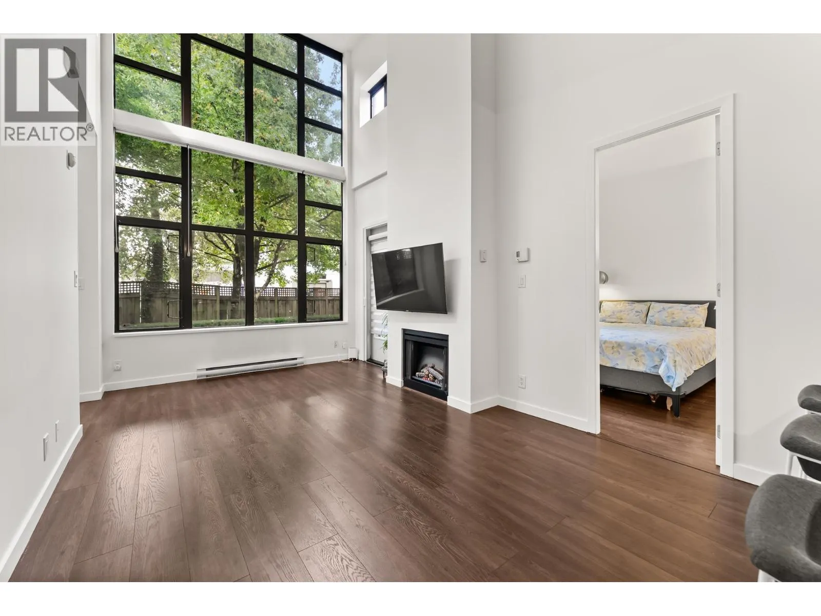 TH4 2355 MADISON AVENUE