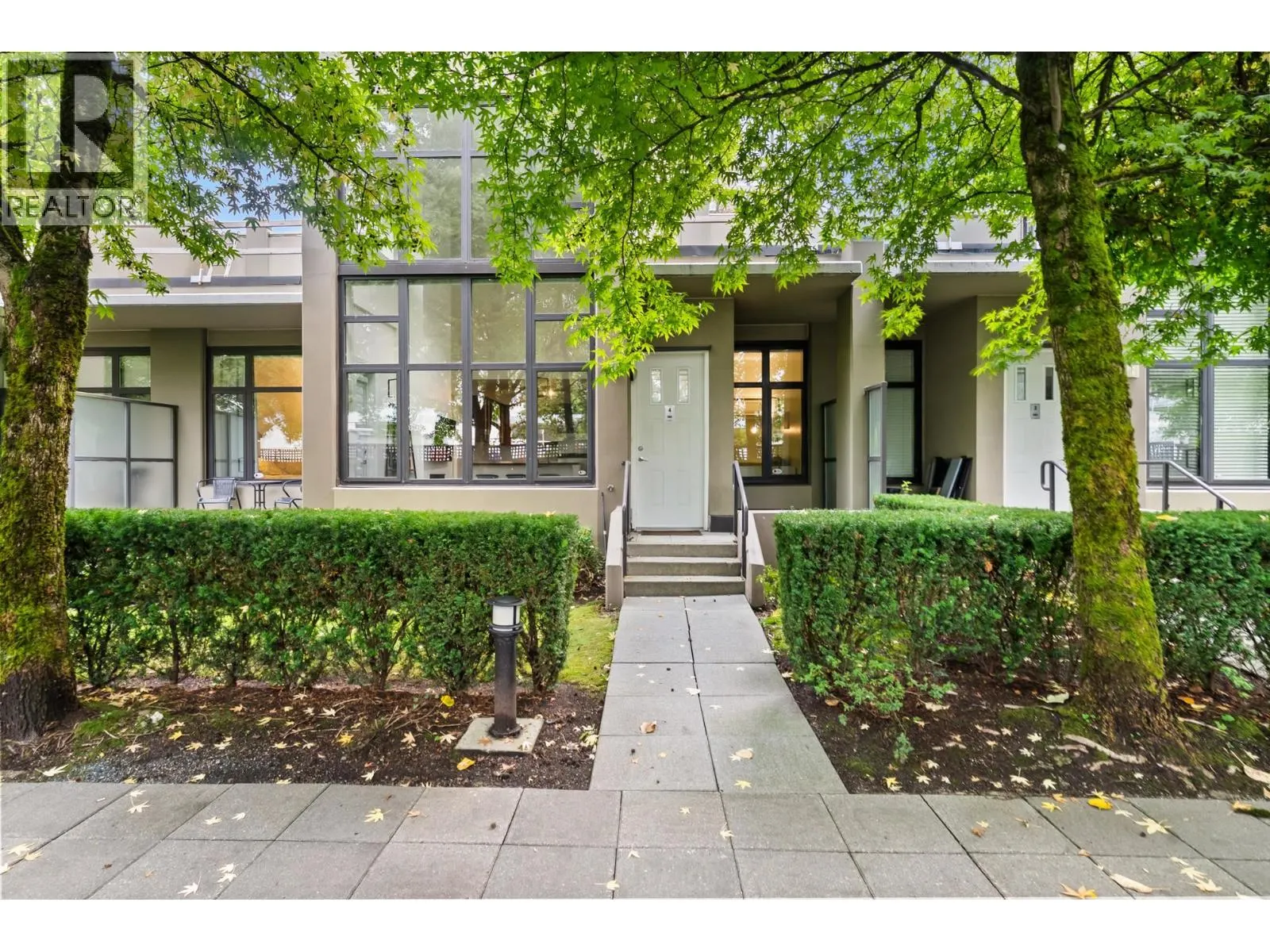 TH4 2355 MADISON AVENUE