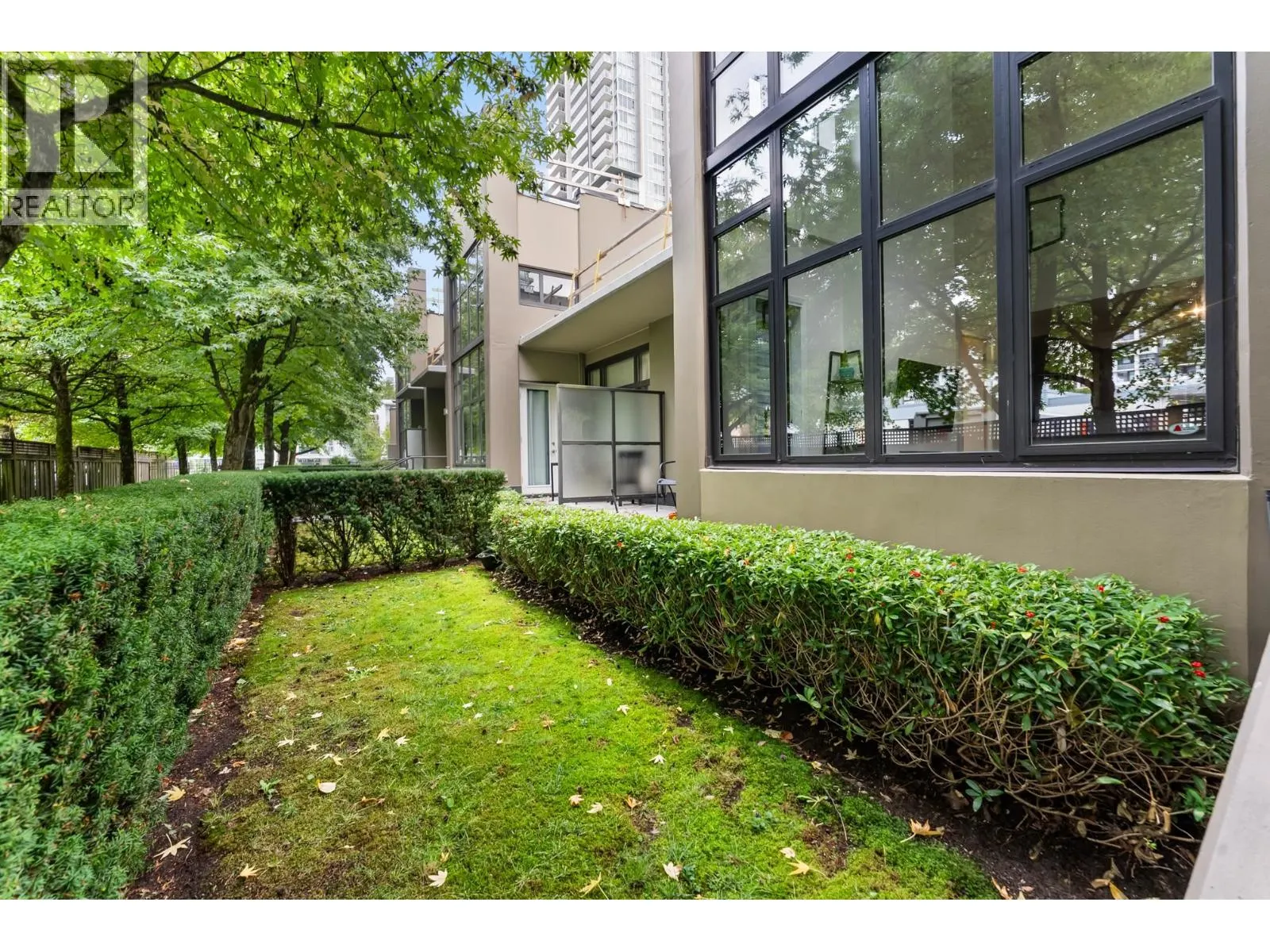 TH4 2355 MADISON AVENUE