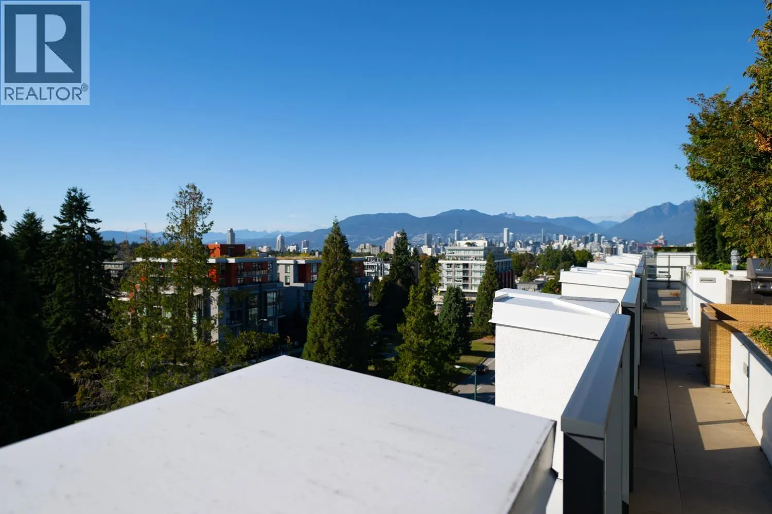 212 4240 CAMBIE STREET