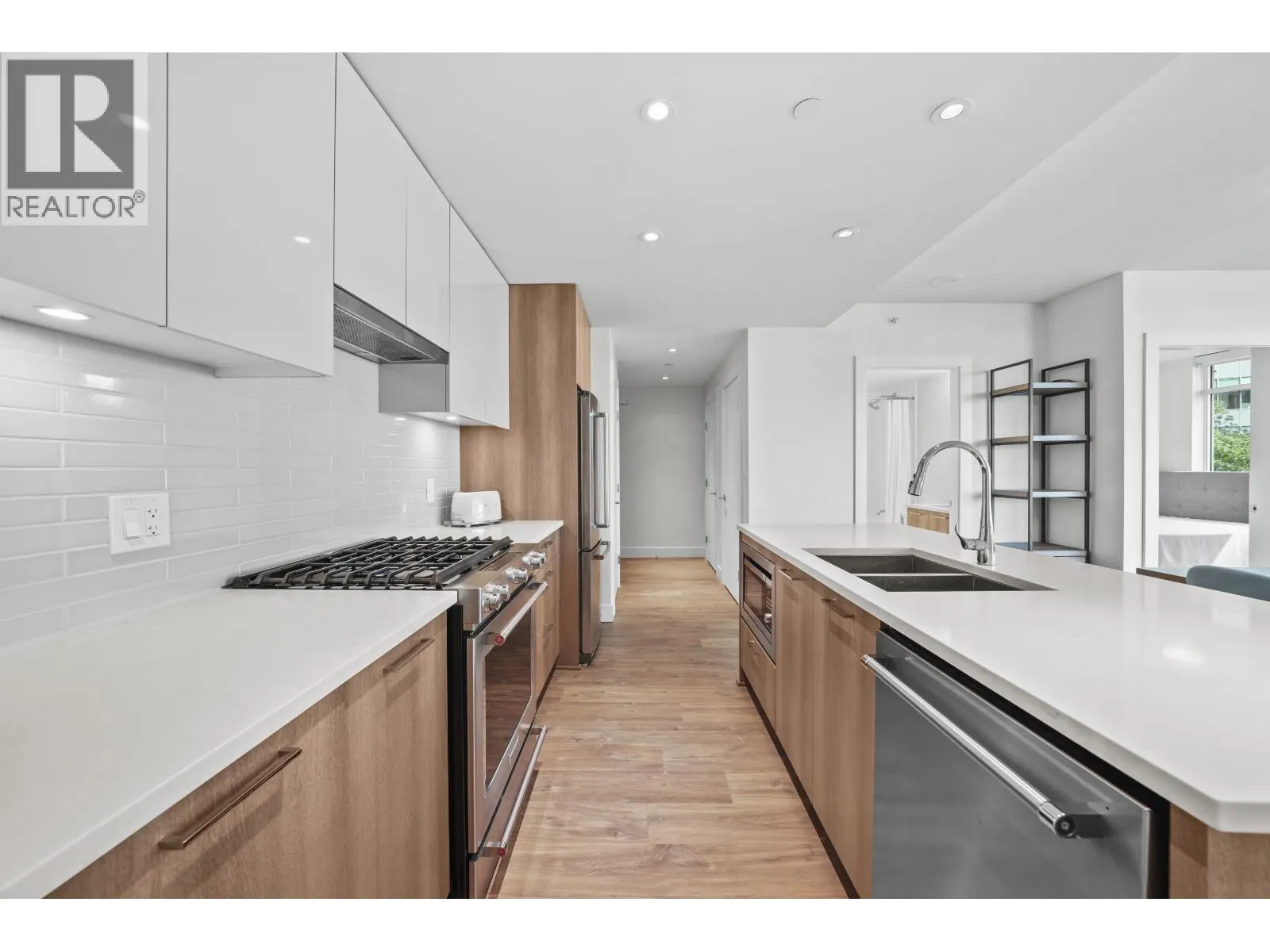 209 258 NELSON'S COURT