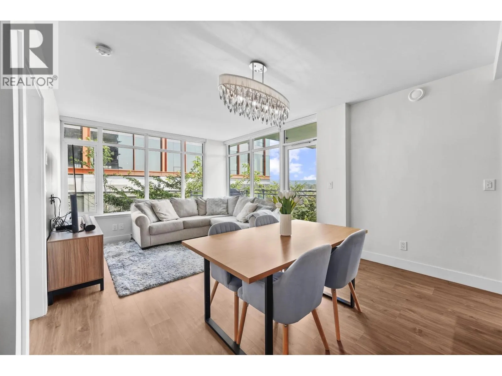 209 258 NELSON'S COURT