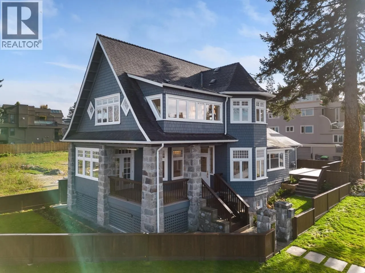 1428 TRAFALGAR STREET
