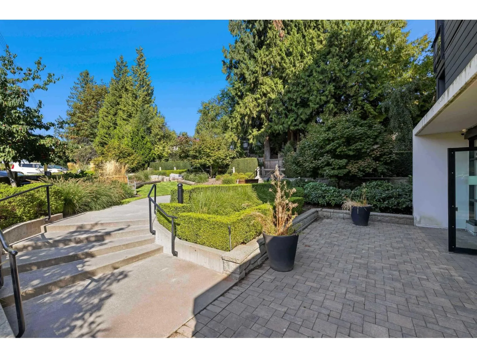 205 13919 FRASER HIGHWAY