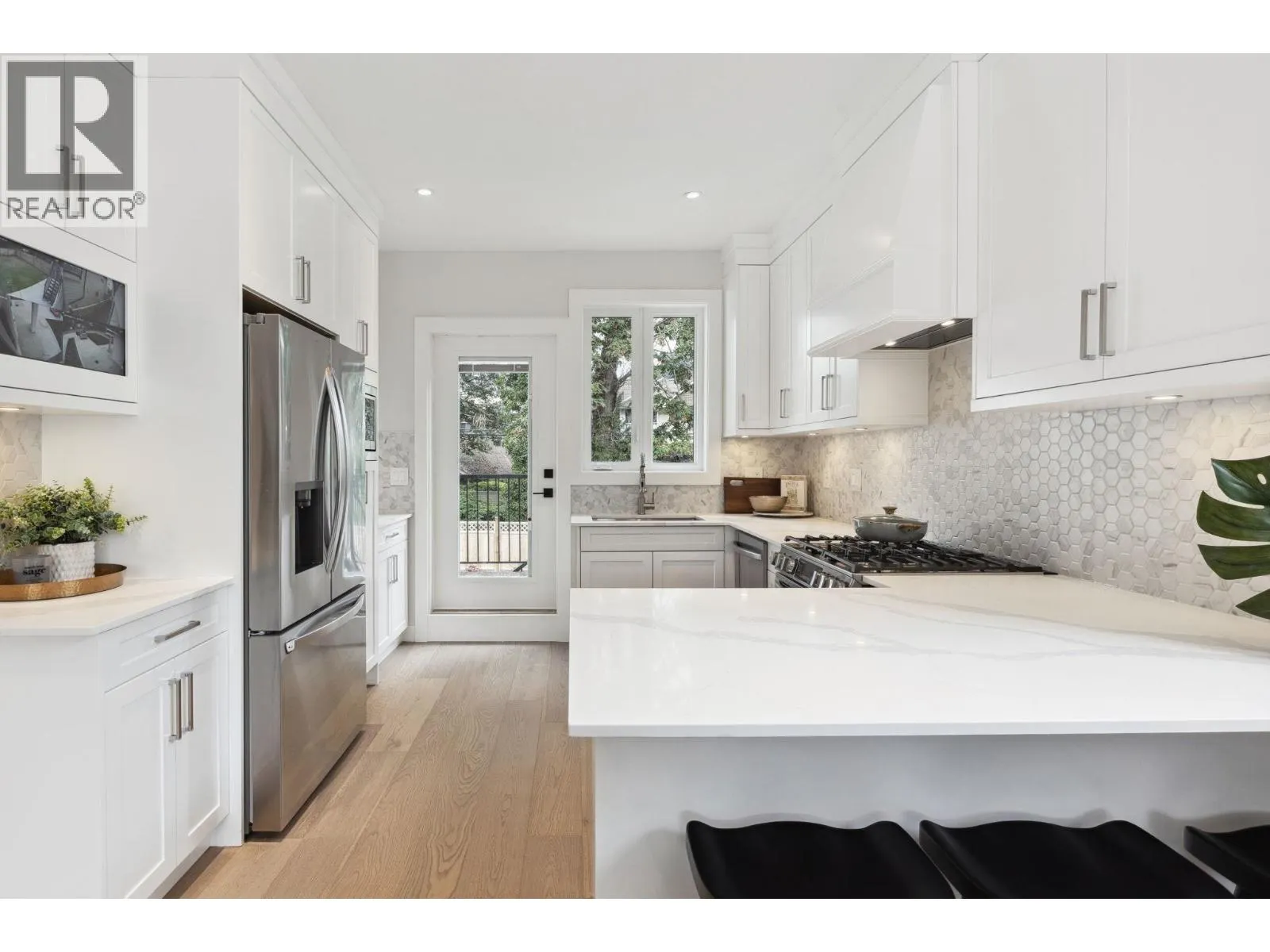 1330 W 15TH STREET