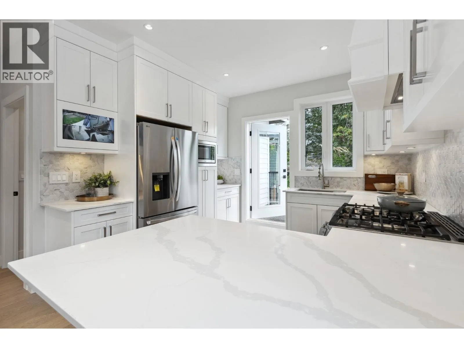 1330 W 15TH STREET