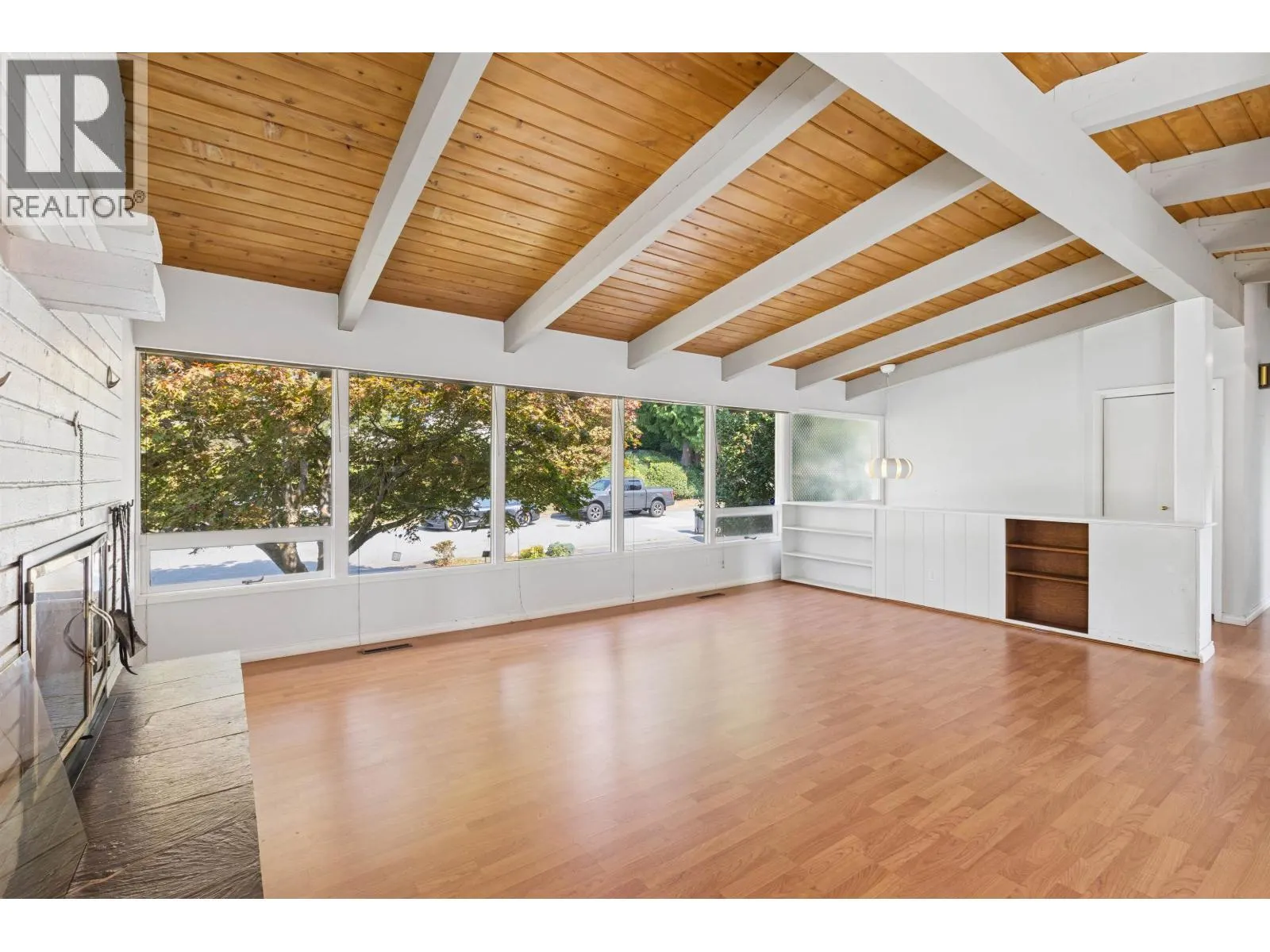 1023 ARLINGTON CRESCENT