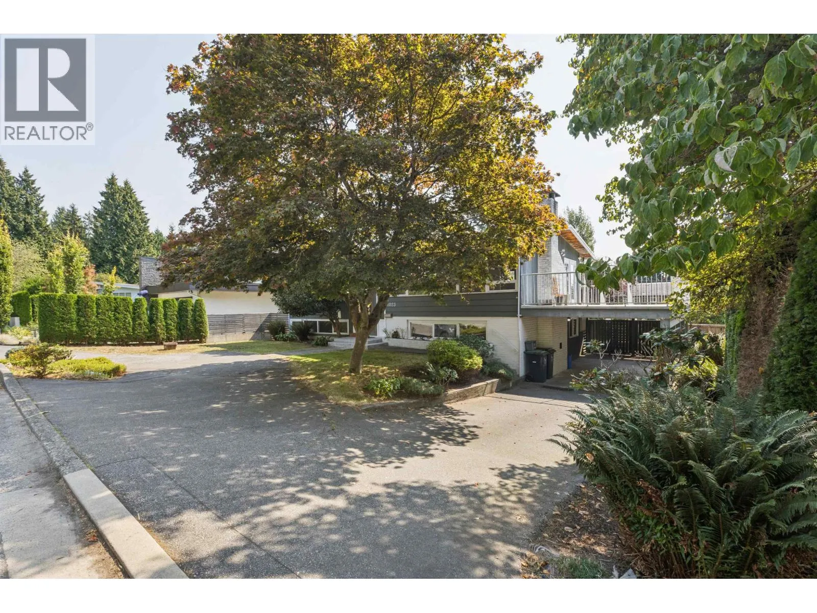 1023 ARLINGTON CRESCENT
