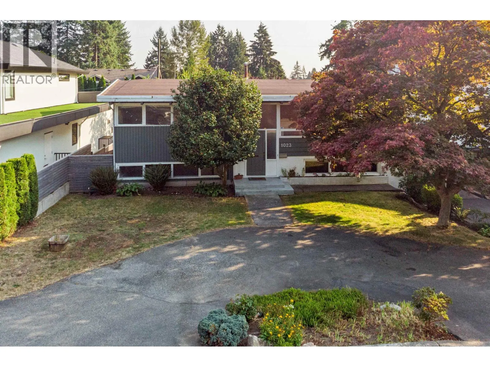 1023 ARLINGTON CRESCENT